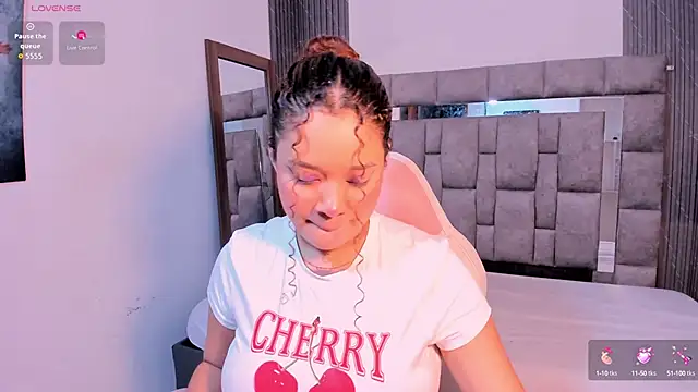 zulyjones online show from October 11, 2025, 12:47 pm