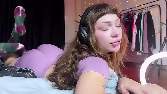 PaulaPratt online show from December 7, 2024, 3:52 pm