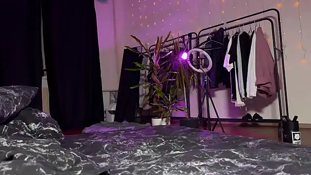 PaulaPratt online show from December 14, 2024, 5:29 am