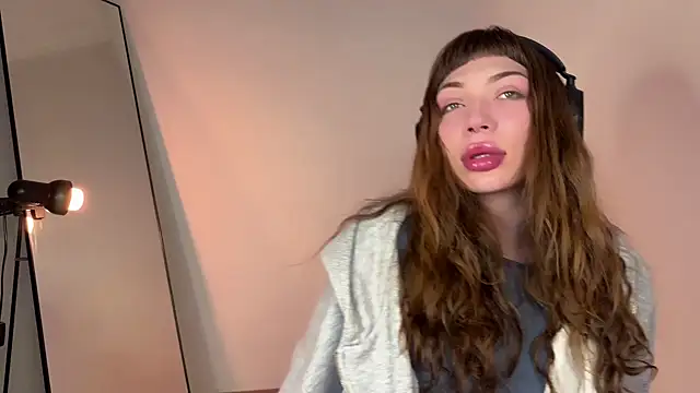 PaulaPratt online show from March 12, 2025, 4:30 am