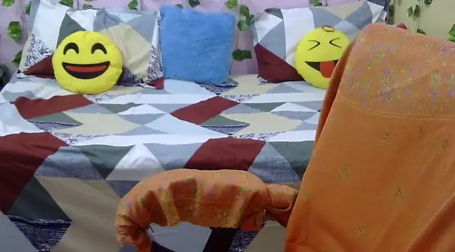 Snapshot of Bold_Pooja chatting on February 4, 2025, 3:44 am Bold Pooja online show from February 4, 2025, 3:44 am