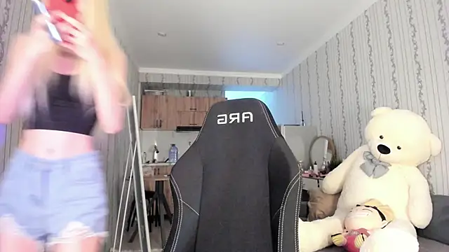 Velvetsky 1 online show from February 15, 2026, 4:03 pm