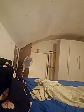 perla97 online show from December 8, 2024, 1:14 pm