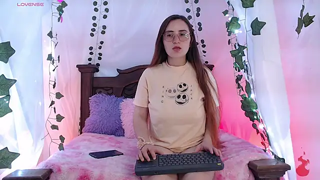 centaurigirl online show from February 10, 2025, 11:13 pm