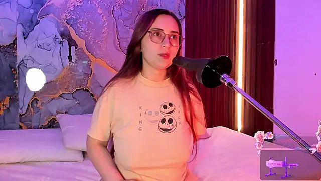 centaurigirl online show from September 23, 2025, 4:26 am