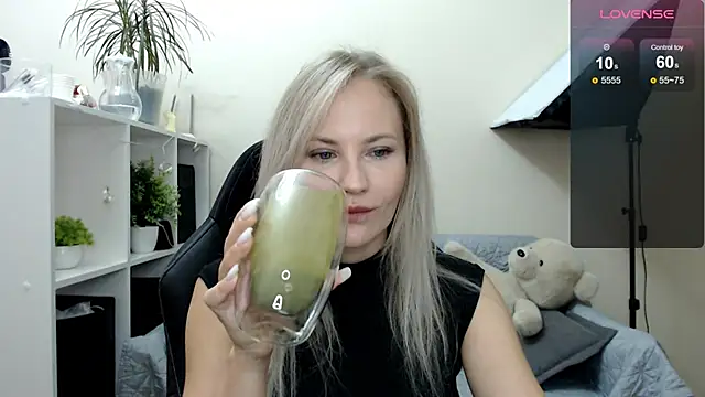 Sunny bunny6 online show from September 22, 2025, 4:58 am