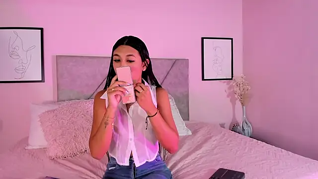 Emilyh  online show from October 22, 2025, 10:37 am