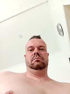 mikaaaaase online show from April 22, 2026, 12:28 pm