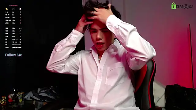 LyleBennett  online show from October 31, 2025, 11:11 am