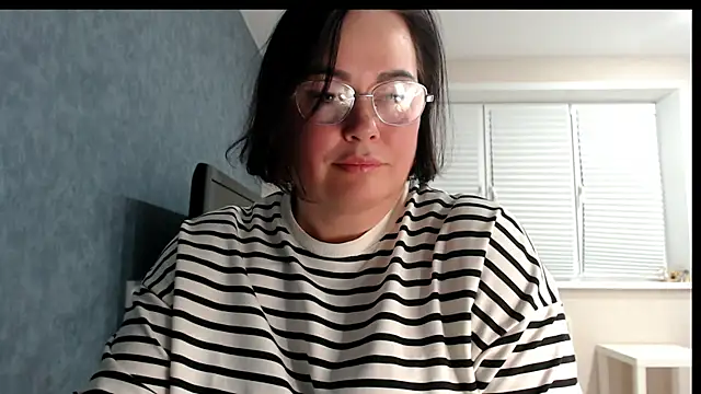 Nora Star online show from December 15, 2025, 8:02 pm