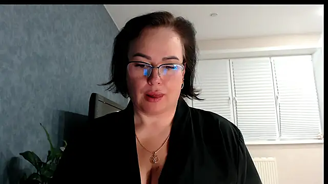 Nora Star online show from December 20, 2025, 6:04 pm