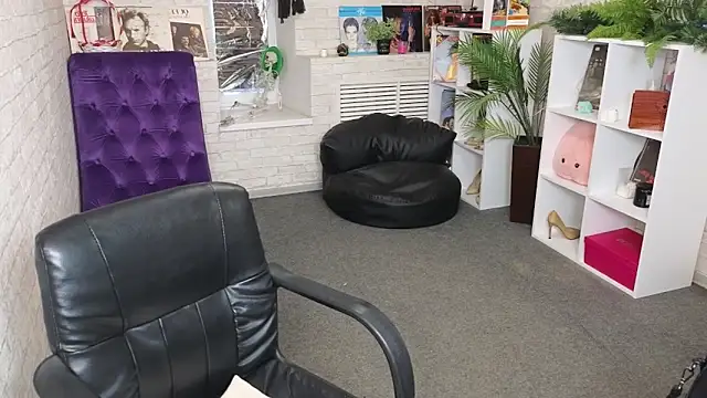 Nika Kitten online show from April 14, 2026, 9:26 am