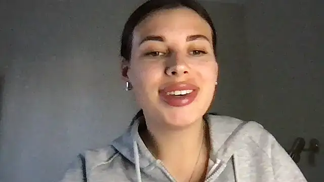 MoonriseGoddess online show from April 21, 2026, 3:28 pm