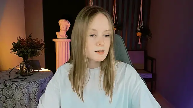 VivienLeeigh online show from December 25, 2024, 1:19 pm