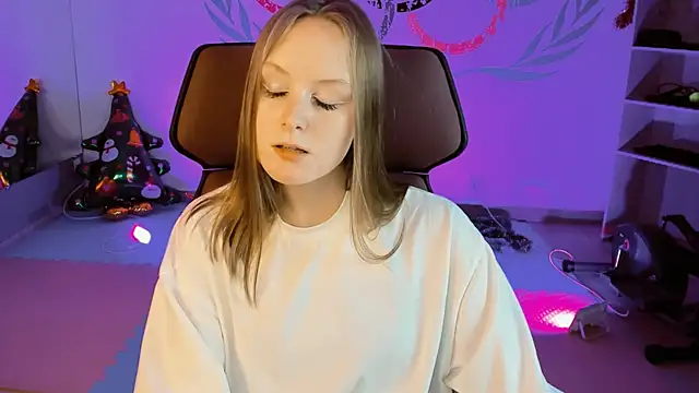 VivienLeeigh online show from December 26, 2024, 8:32 pm