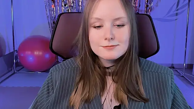 VivienLeeigh online show from February 16, 2025, 12:10 pm