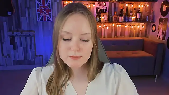 VivienLeeigh online show from February 28, 2025, 4:20 pm