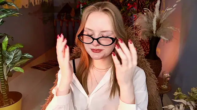 VivienLeeigh online show from March 13, 2026, 5:25 am