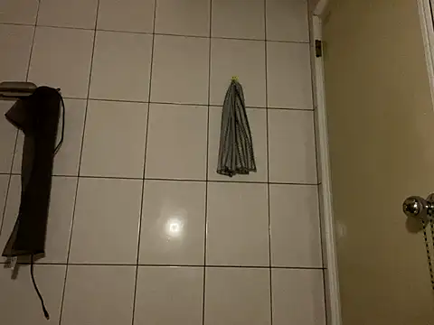 Snapshot of TaiwanSlutBitch chatting on December 4, 2024, 6:39 pm TaiwanSlutBitch online show from December 4, 2024, 6:39 pm