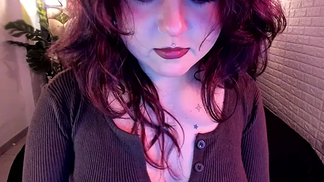 Snapshot of crimson_tati_ chatting on May 10, 2026, 5:01 am crimson tati online show from May 10, 2026, 5:01 am