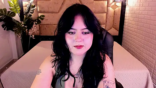 Snapshot of crimson_tati_ chatting on June 5, 2026, 5:14 am crimson tati online show from June 5, 2026, 5:14 am