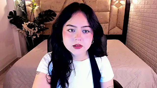 Snapshot of crimson_tati_ chatting on June 24, 2026, 11:31 am crimson tati online show from June 24, 2026, 11:31 am