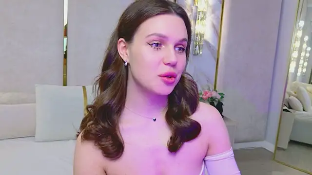 RihannaRose online show from April 14, 2026, 4:46 pm