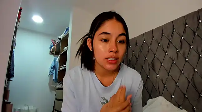 Snapshot of AriaMontgomery chatting on December 20, 2024, 7:44 am AriaMontgomery online show from December 20, 2024, 7:44 am