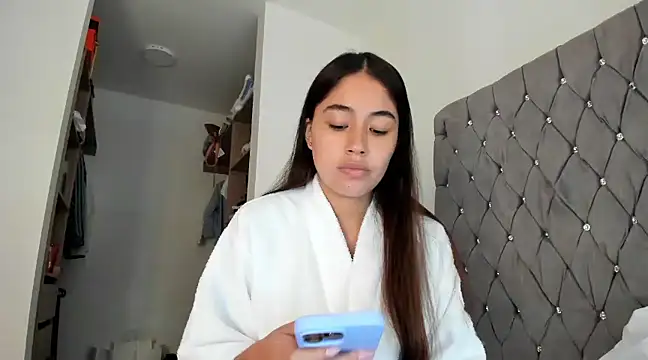 Snapshot of AriaMontgomery chatting on December 20, 2024, 8:23 pm AriaMontgomery online show from December 20, 2024, 8:23 pm