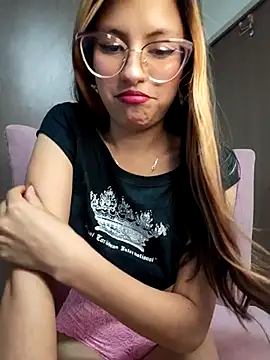little mavi online show from March 6, 2025, 1:37 am