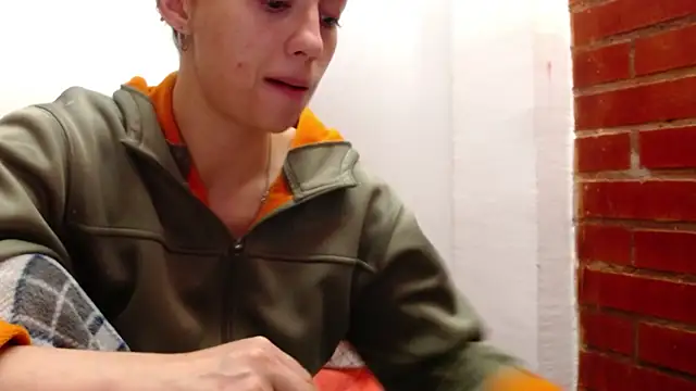 holy juli online show from April 12, 2026, 5:34 am