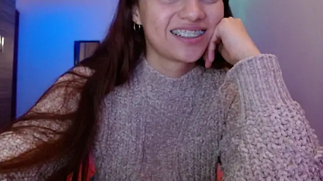 Snapshot of holy_juli chatting on April 18, 2026, 3:32 am holy juli online show from April 18, 2026, 3:32 am