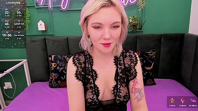 Snapshot of Fluffy_Monica chatting on December 17, 2024, 1:18 am Fluffy Monica online show from December 17, 2024, 1:18 am