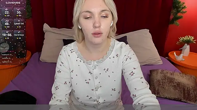 Snapshot of Fluffy_Monica chatting on January 2, 2025, 3:58 am Fluffy Monica online show from January 2, 2025, 3:58 am