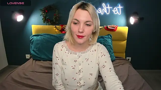 Snapshot of Fluffy_Monica chatting on January 8, 2025, 1:00 am Fluffy Monica online show from January 8, 2025, 1:00 am