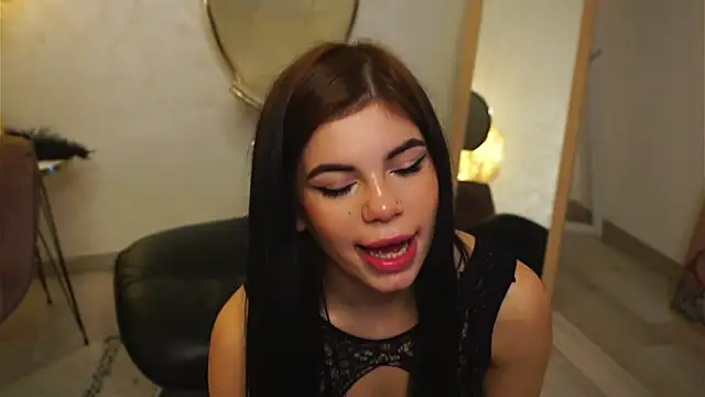 Snapshot of MiriamHazel chatting on December 10, 2024, 11:32 am MiriamHazel online show from December 10, 2024, 11:32 am