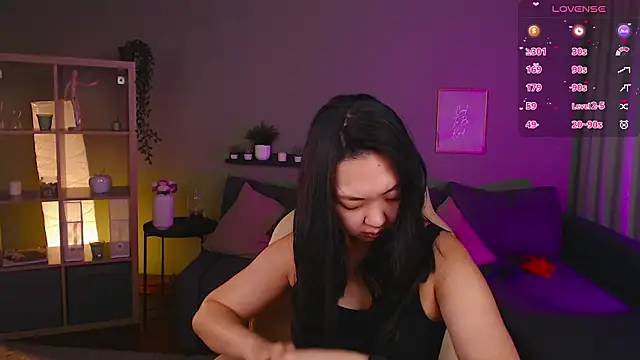 Marine Vact online show from October 7, 2025, 2:14 pm