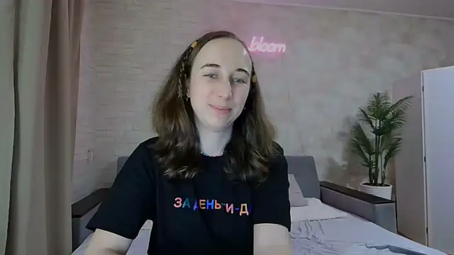 Snapshot of Anika_bloom chatting on February 7, 2025, 11:24 pm Anika bloom online show from February 7, 2025, 11:24 pm