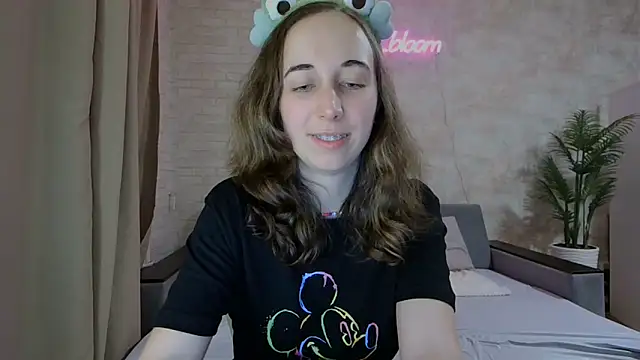 Snapshot of Anika_bloom chatting on February 10, 2025, 11:13 pm Anika bloom online show from February 10, 2025, 11:13 pm