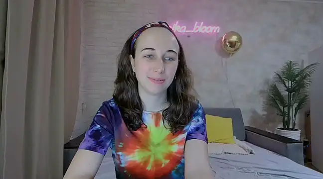 Snapshot of Anika_bloom chatting on February 17, 2025, 3:47 am Anika bloom online show from February 17, 2025, 3:47 am