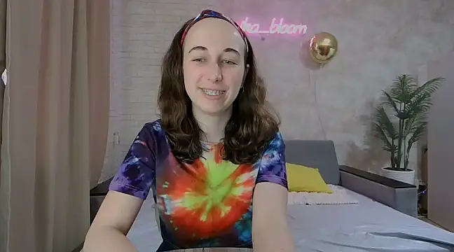 Snapshot of Anika_bloom chatting on February 17, 2025, 7:26 am Anika bloom online show from February 17, 2025, 7:26 am