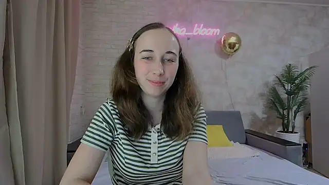 Snapshot of Anika_bloom chatting on February 18, 2025, 8:47 pm Anika bloom online show from February 18, 2025, 8:47 pm