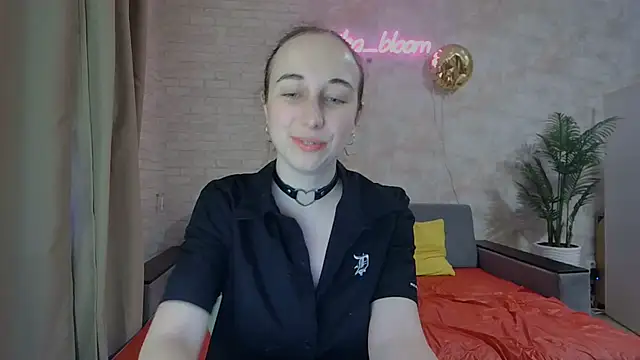 Snapshot of Anika_bloom chatting on February 24, 2025, 5:11 am Anika bloom online show from February 24, 2025, 5:11 am