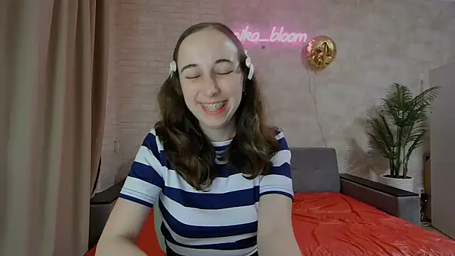 Snapshot of Anika_bloom chatting on February 24, 2025, 8:36 pm Anika bloom online show from February 24, 2025, 8:36 pm