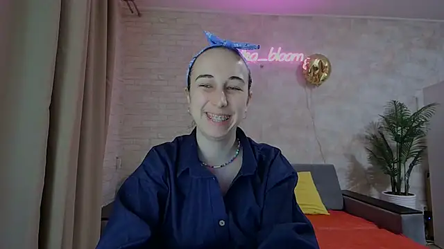 Snapshot of Anika_bloom chatting on February 26, 2025, 9:16 pm Anika bloom online show from February 26, 2025, 9:16 pm