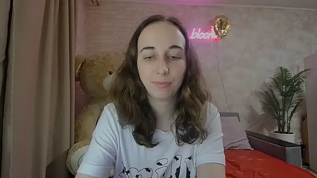 Snapshot of Anika_bloom chatting on March 7, 2025, 2:57 am Anika bloom online show from March 7, 2025, 2:57 am