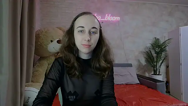 Snapshot of Anika_bloom chatting on March 14, 2025, 9:32 pm Anika bloom online show from March 14, 2025, 9:32 pm