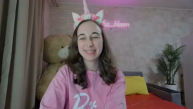 Snapshot of Anika_bloom chatting on March 16, 2025, 12:01 am Anika bloom online show from March 16, 2025, 12:01 am