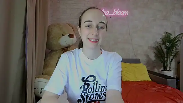 Snapshot of Anika_bloom chatting on March 21, 2025, 4:49 am Anika bloom online show from March 21, 2025, 4:49 am