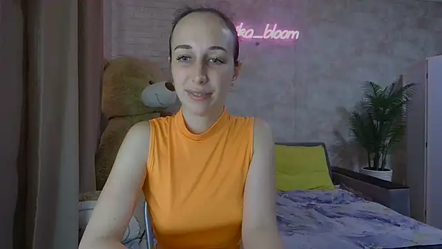 Snapshot of Anika_bloom chatting on September 17, 2025, 3:35 pm Anika bloom online show from September 17, 2025, 3:35 pm